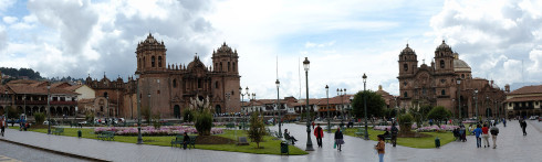 Plaza de Armas with Cusco Catedral to the left, the Church of La CompaÃ±Ã­a to the right